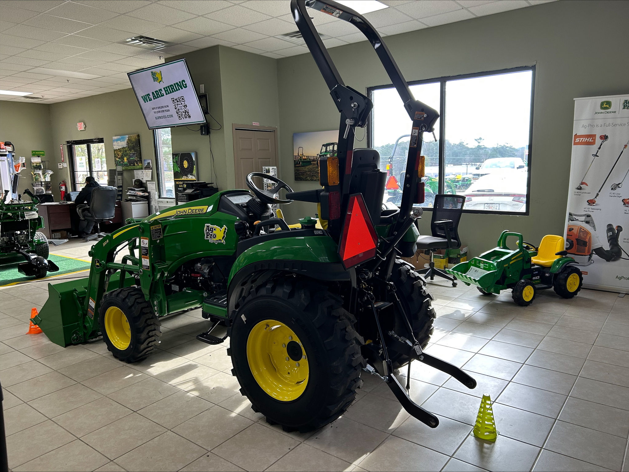 2024 John Deere 2025R Image 6