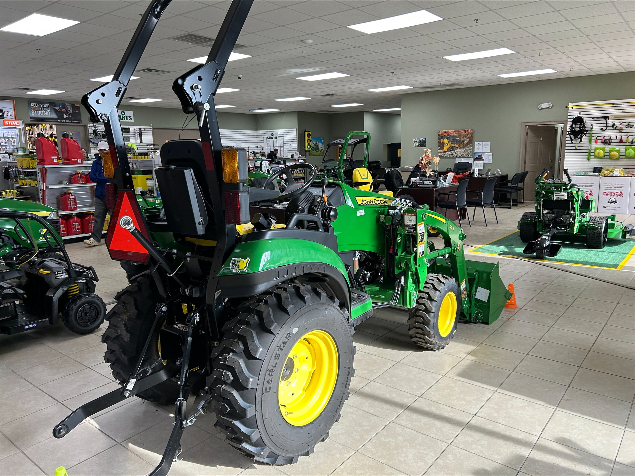 2024 John Deere 2025R Image 4
