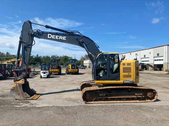 2017 John Deere 245G LC