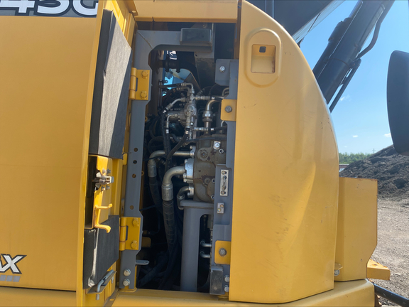 2017 John Deere 245G LC