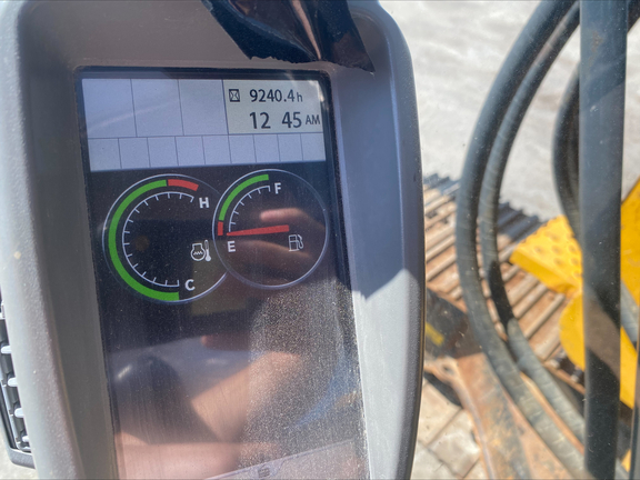 2017 John Deere 245G LC