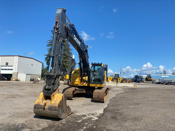 2017 John Deere 245G LC