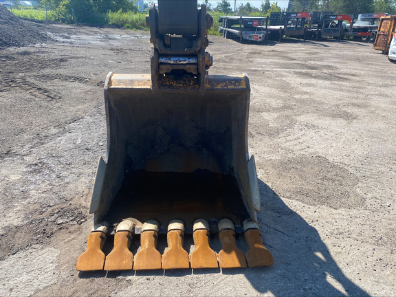 2017 John Deere 245G LC