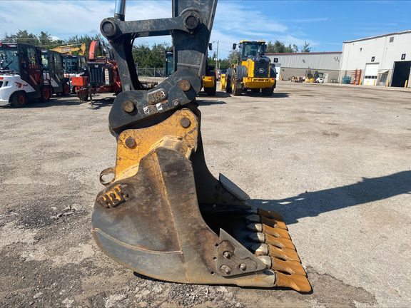 2017 John Deere 245G LC