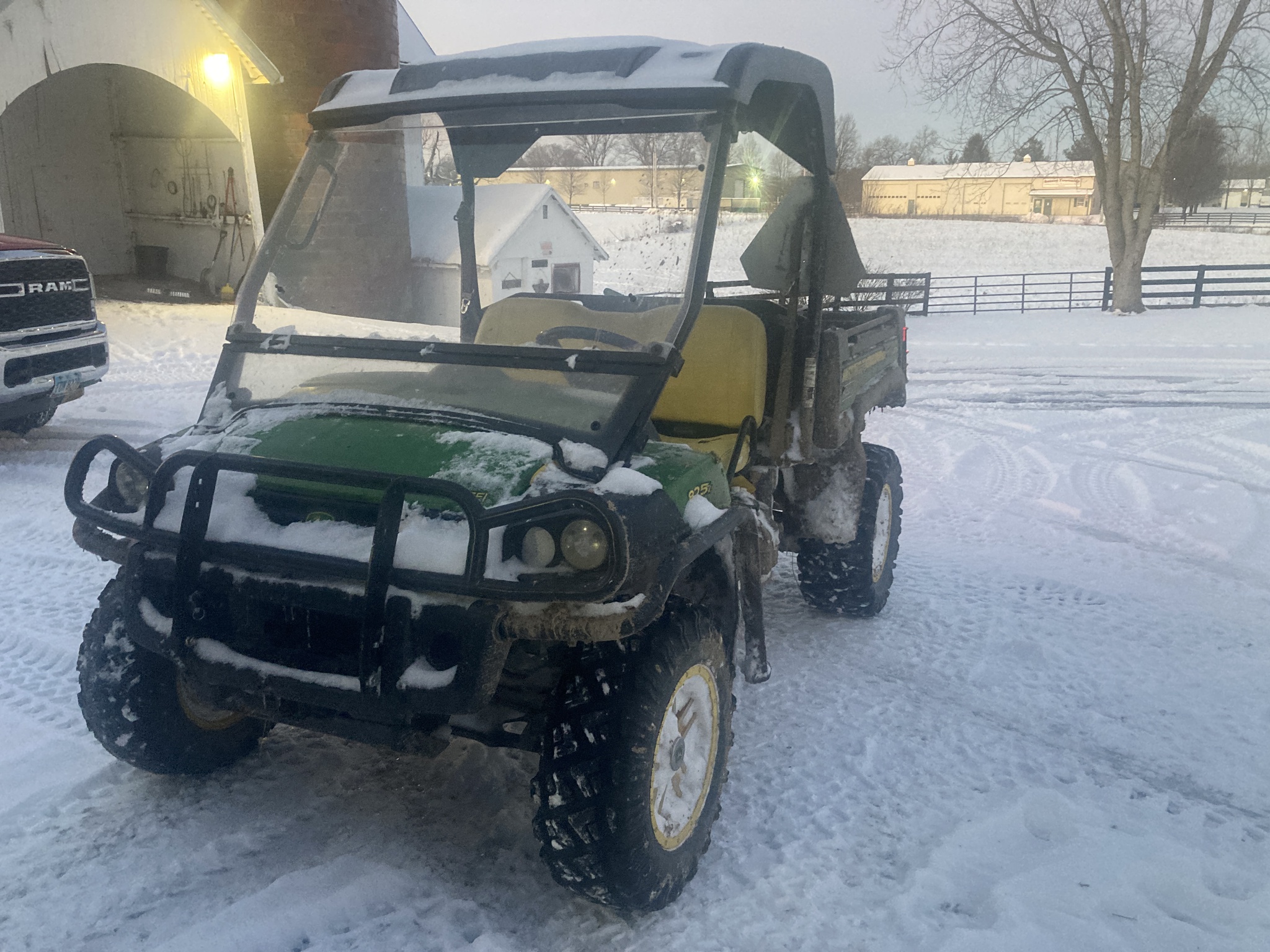 2013 John Deere XUV 825I GREEN Image 1