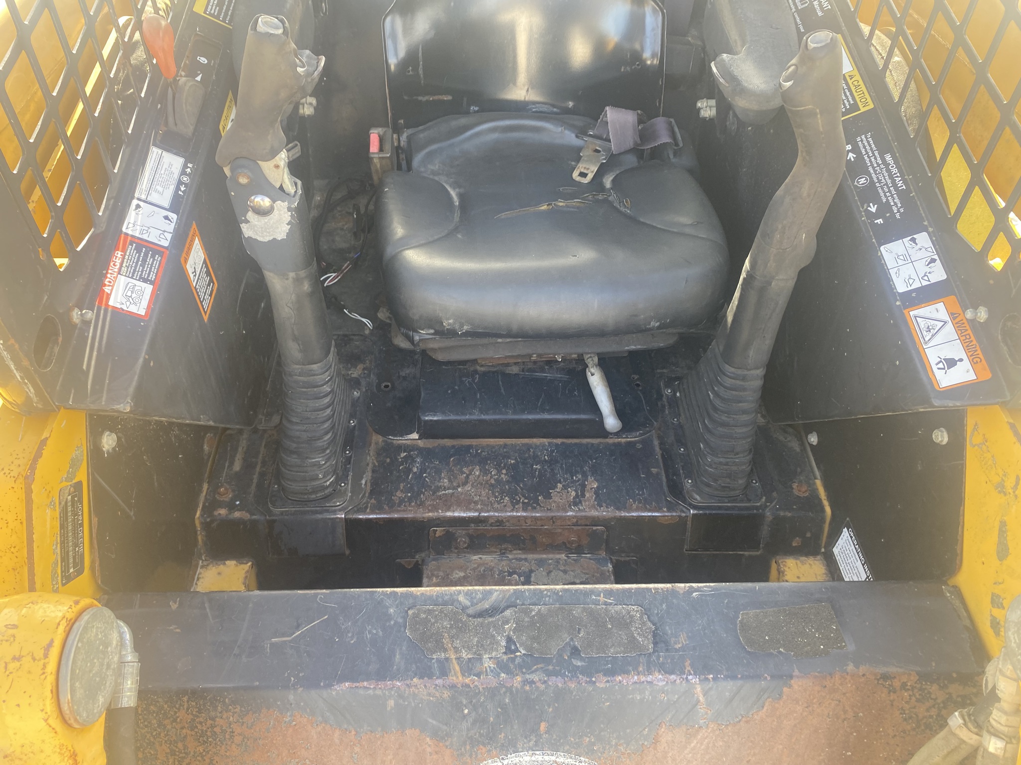  2004 John Deere 250-II at Heritage Tractor in Harrison, AR