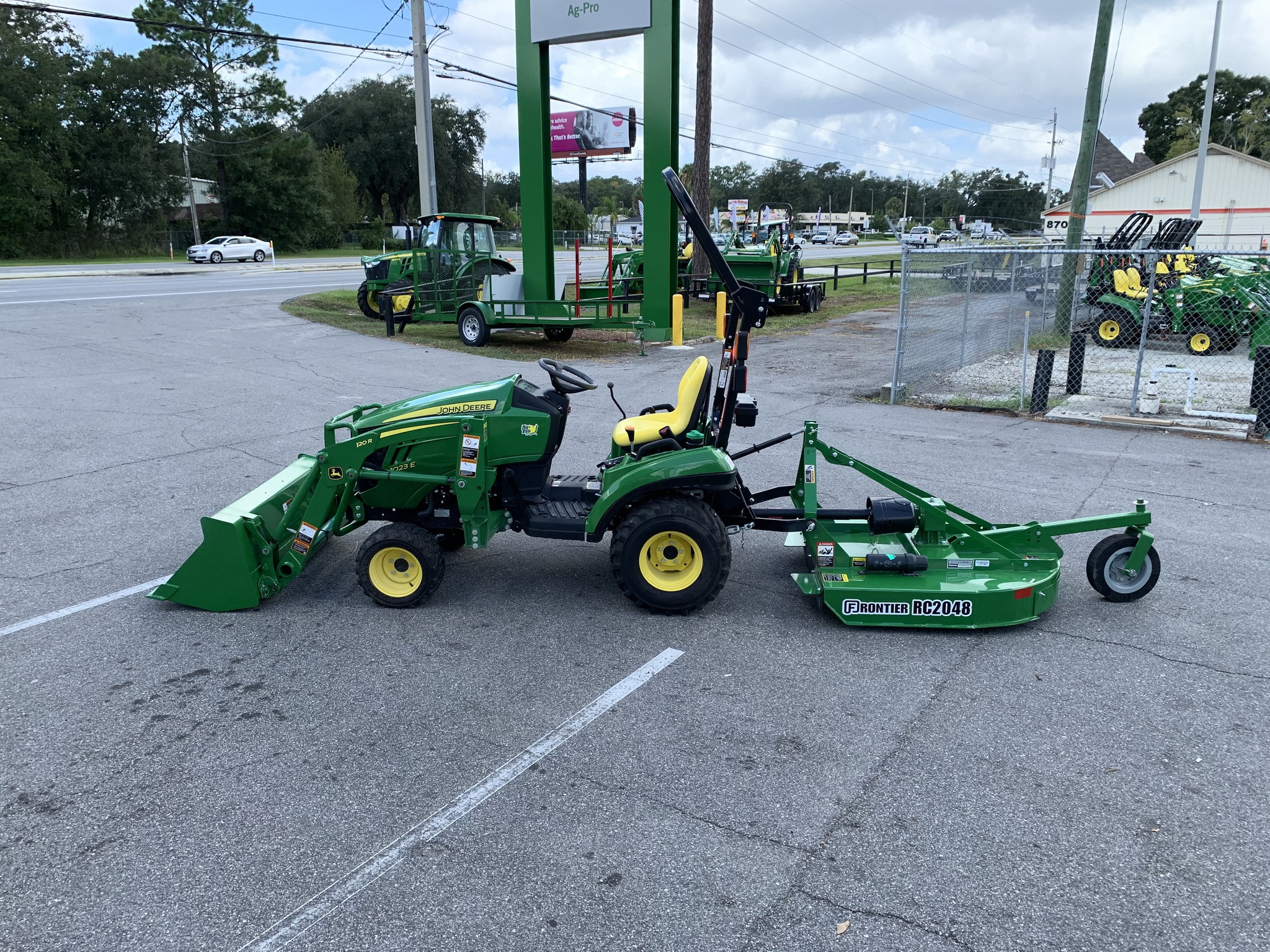 2025 John Deere 1023E Image 1