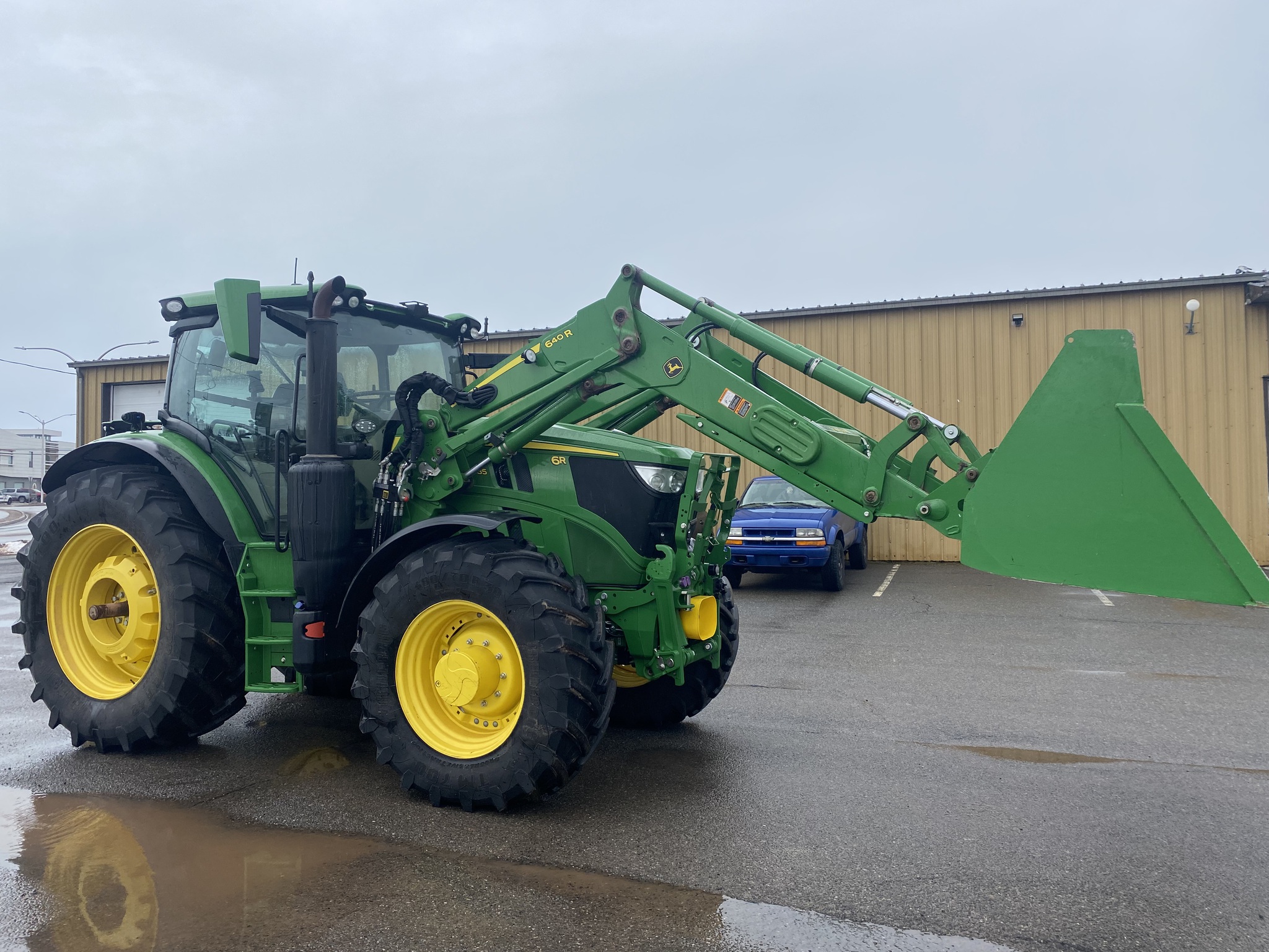 2024 John Deere 6R 185 Image 2