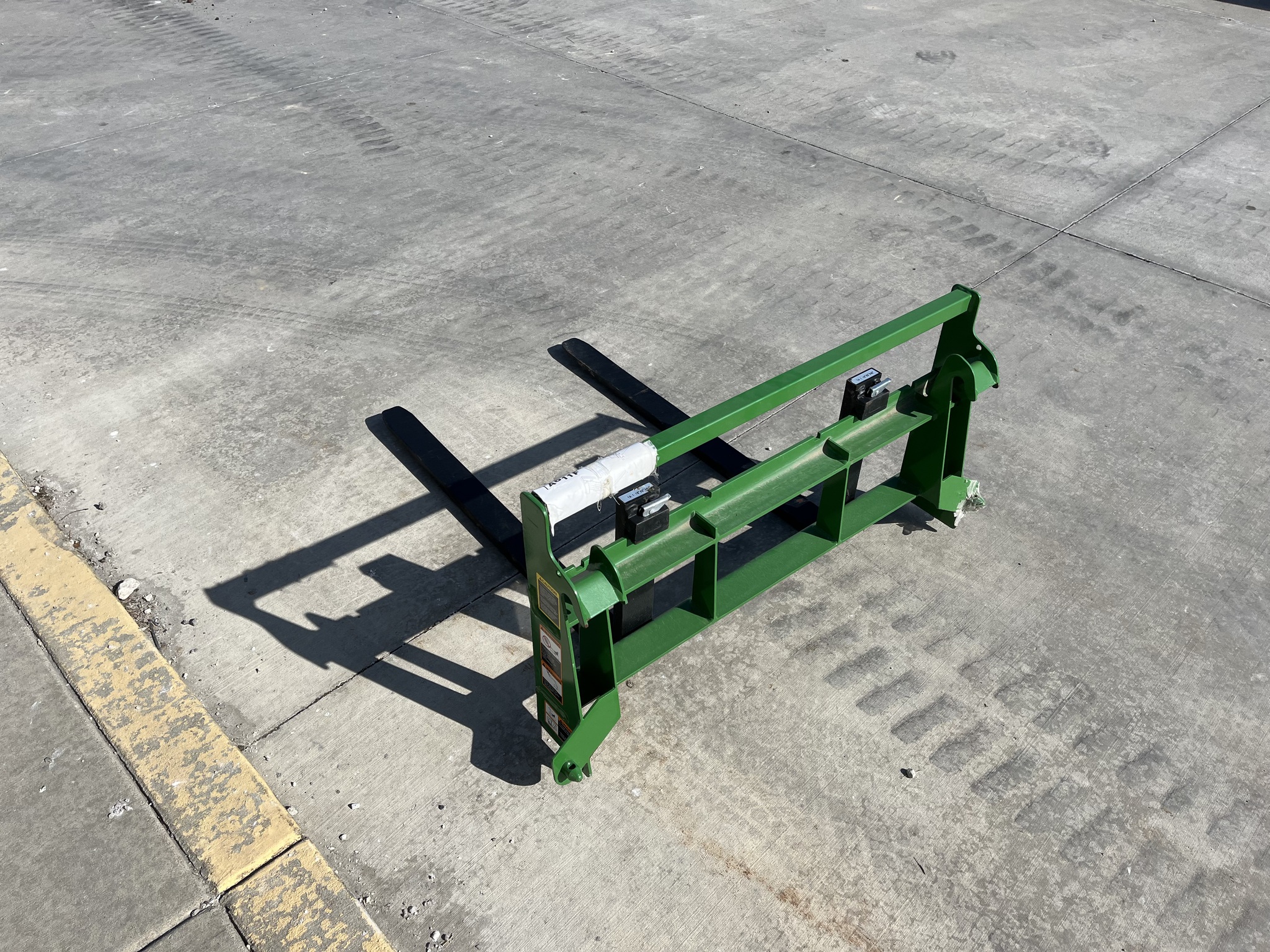  2025 Frontier AP10F at Heritage Tractor in Olathe, KS