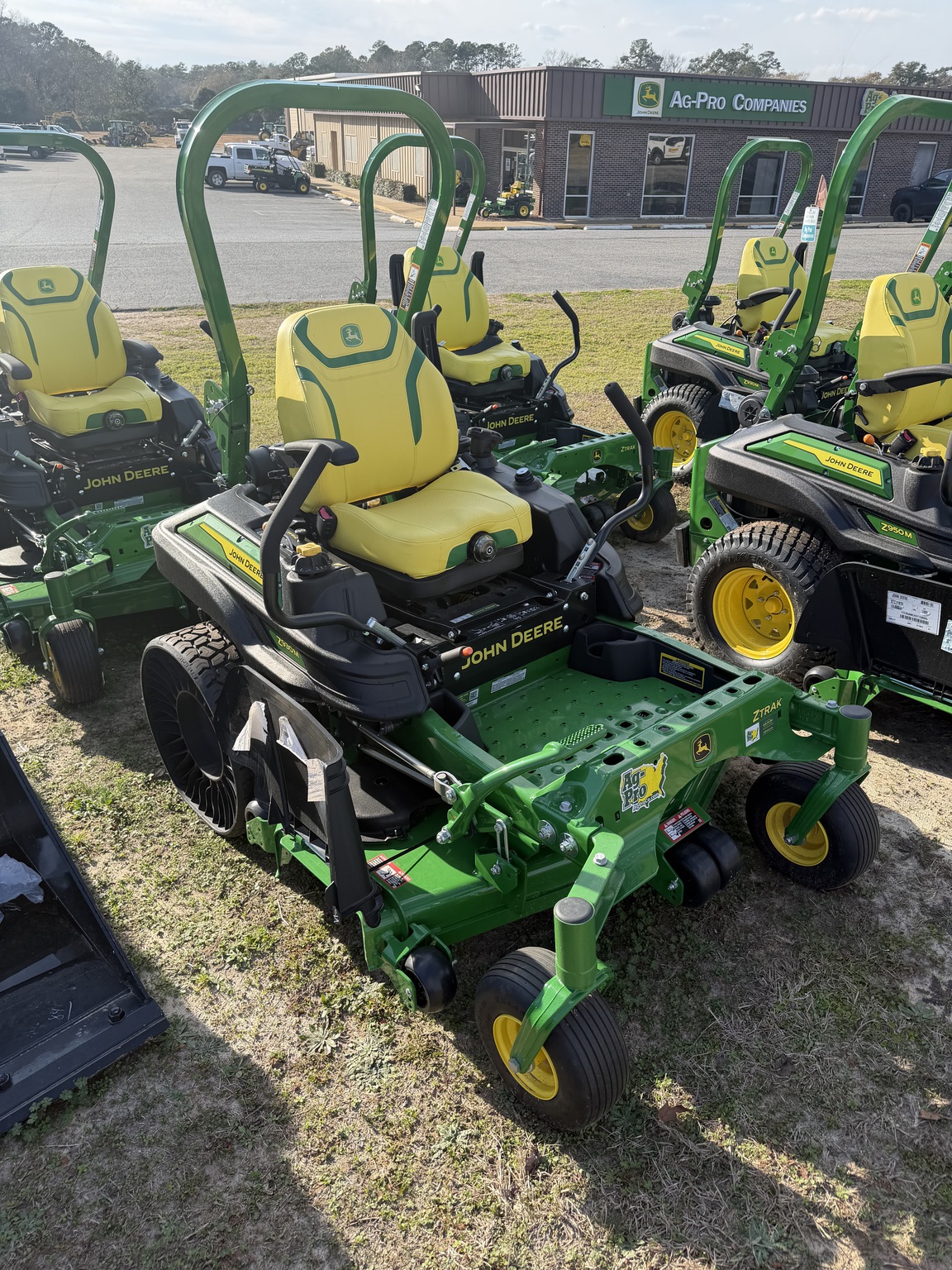2025 John Deere Z930M Image 2