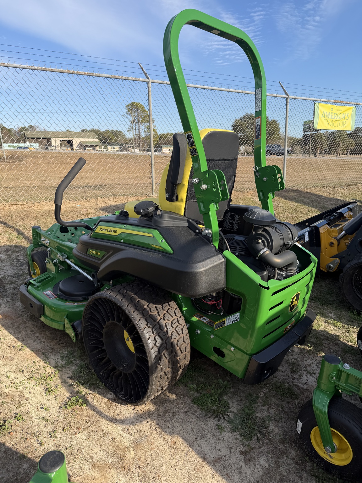 2025 John Deere Z930M Image 3