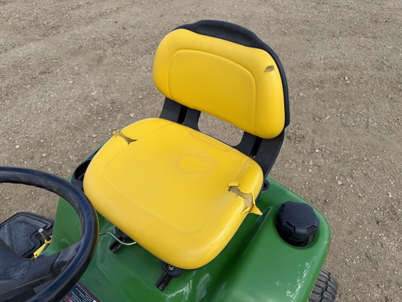 2015 John Deere X324 - Photo18
