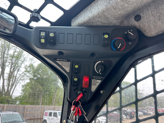 2011 John-Deere 328D