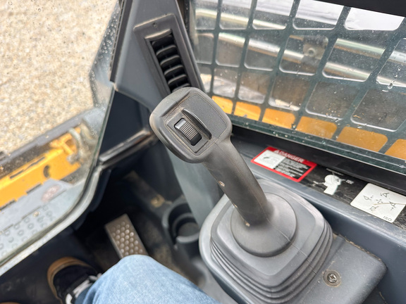 2011 John-Deere 328D