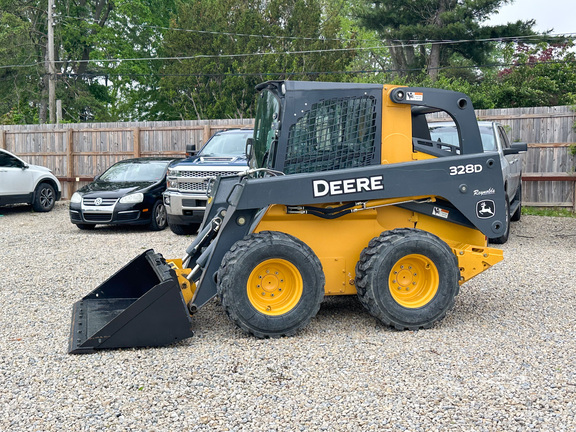 2011 John-Deere 328D