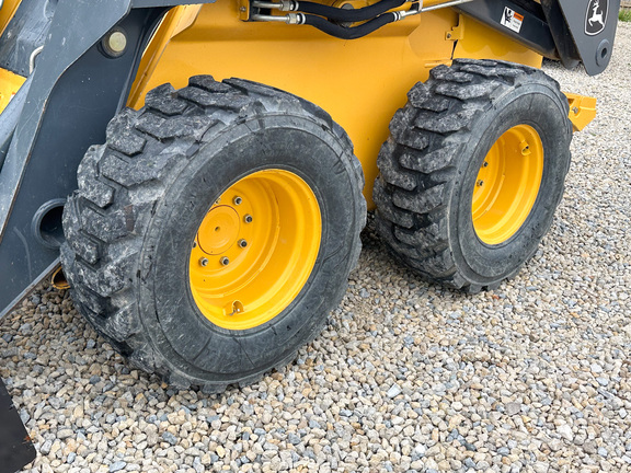 2011 John-Deere 328D
