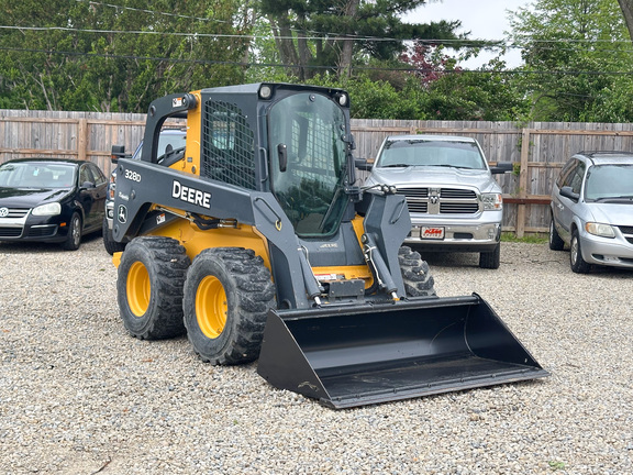 2011 John-Deere 328D