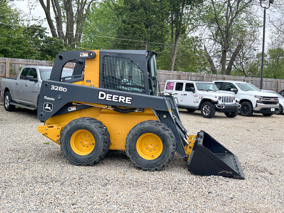 2011 John-Deere 328D