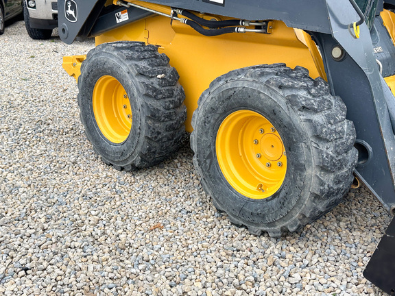 2011 John-Deere 328D