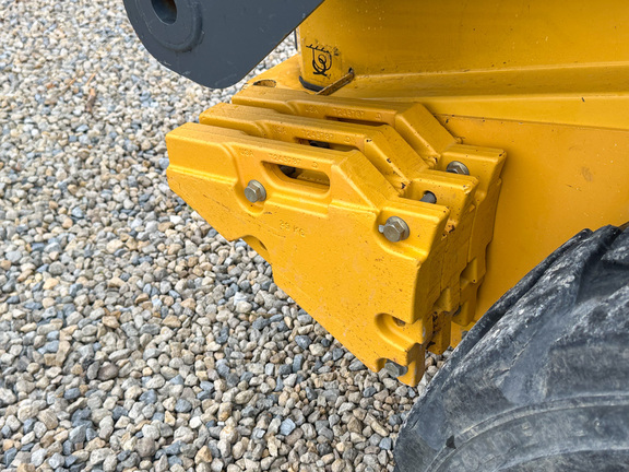 2011 John-Deere 328D
