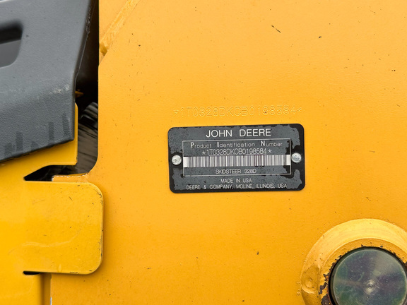 2011 John-Deere 328D
