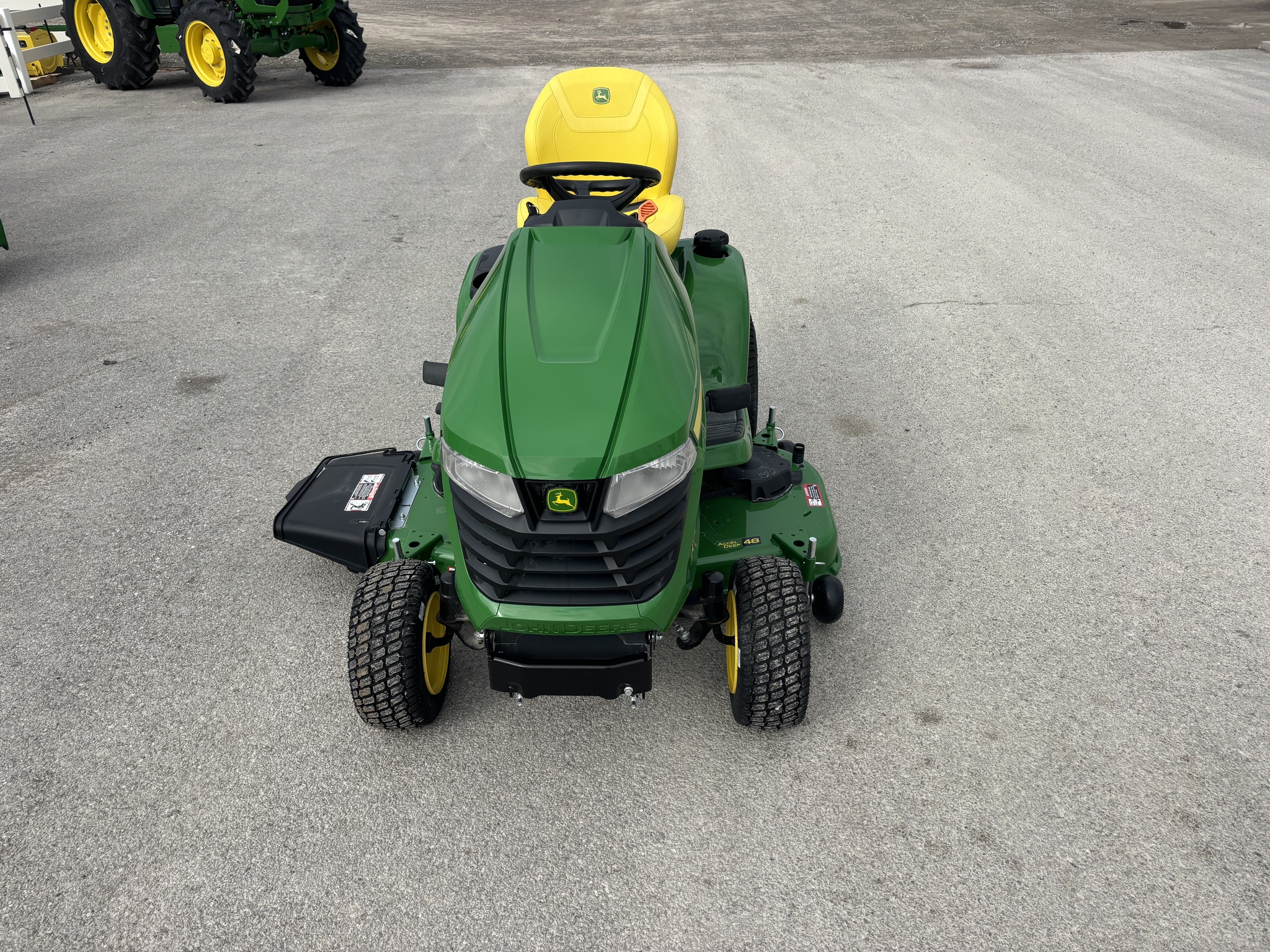 2025 John Deere X380 Image 8