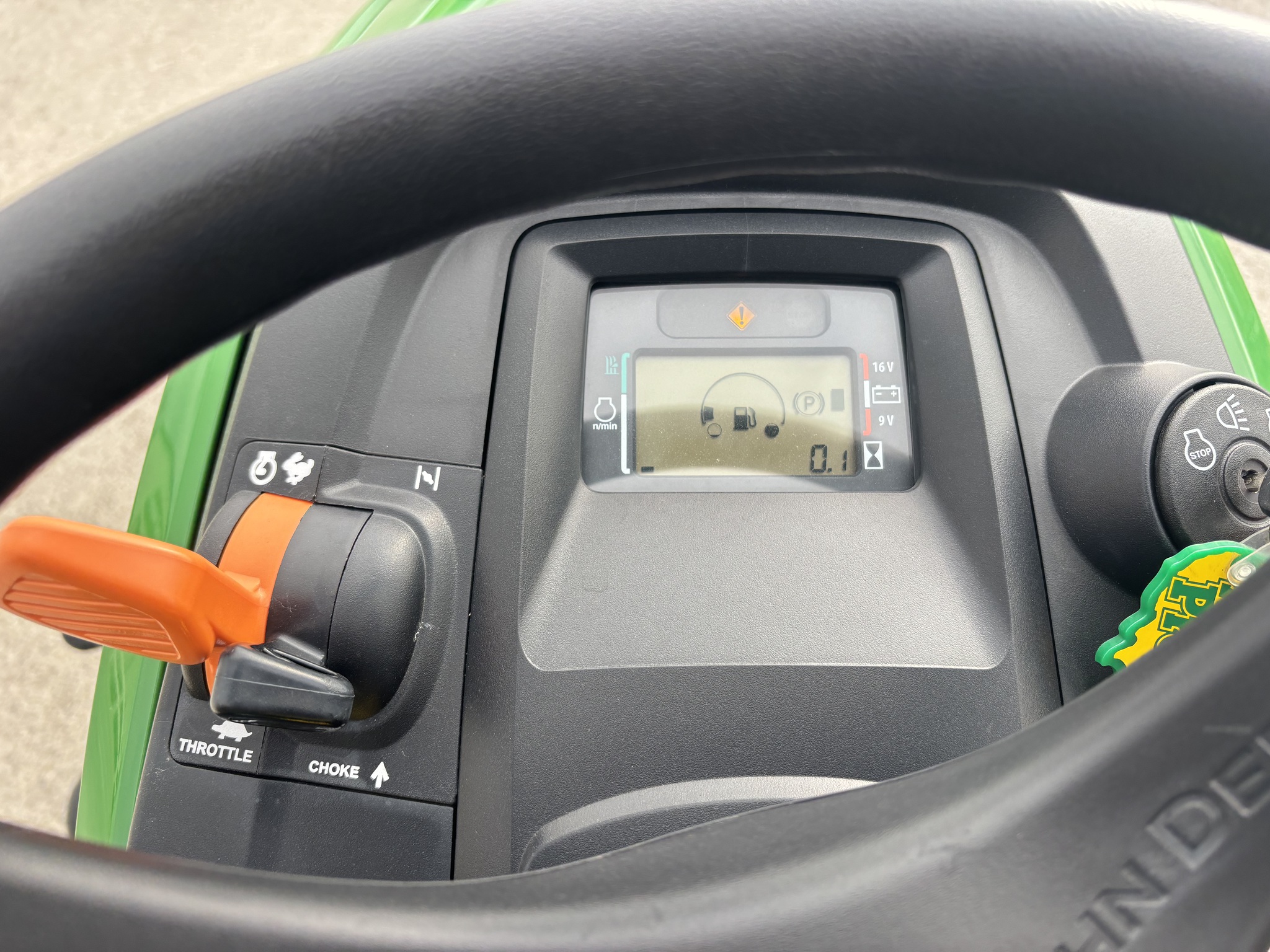 2025 John Deere X380 Image 9