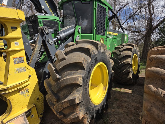 2023 John Deere 843L