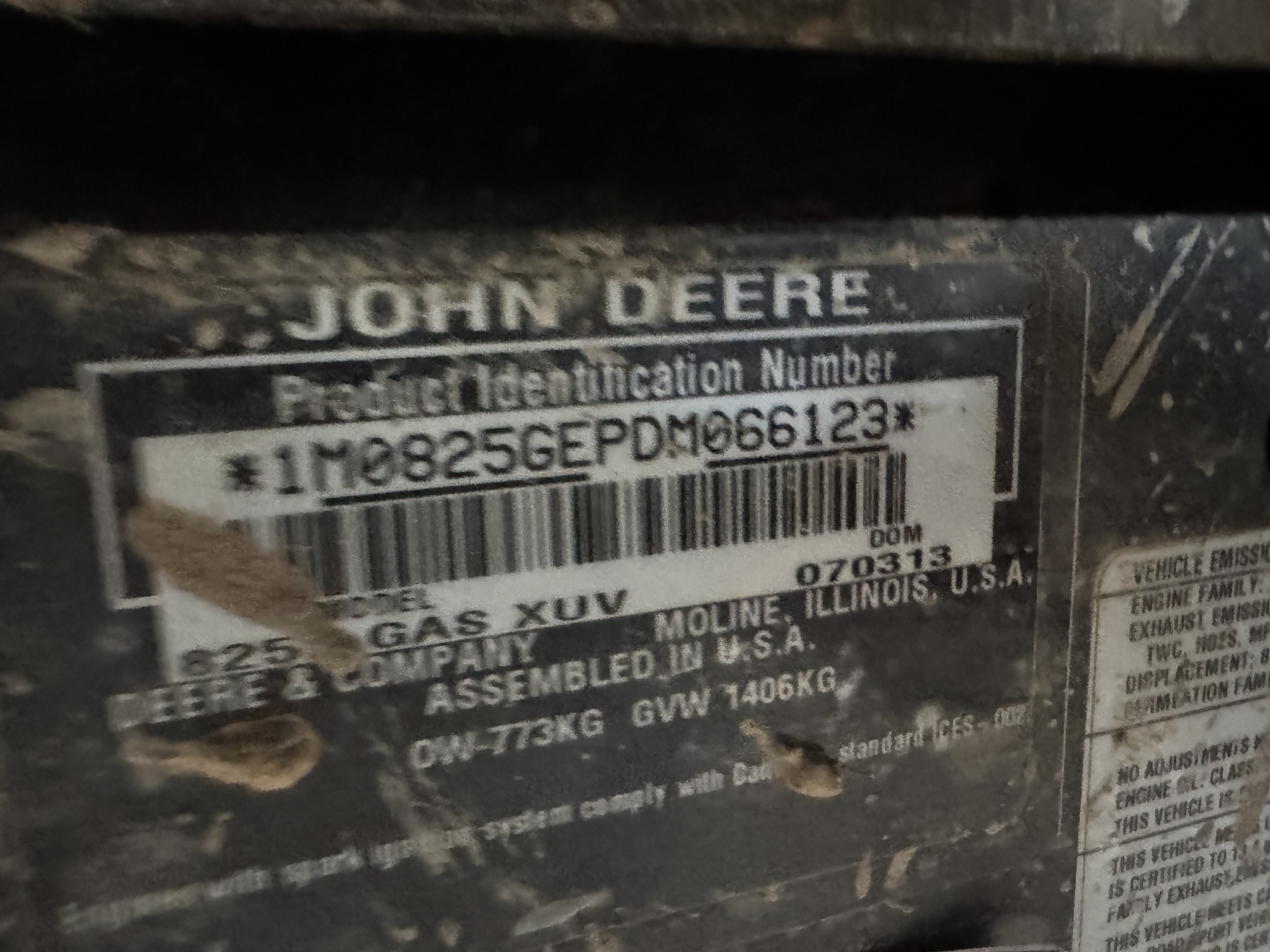 2013 John Deere XUV 825I GREEN Image 3