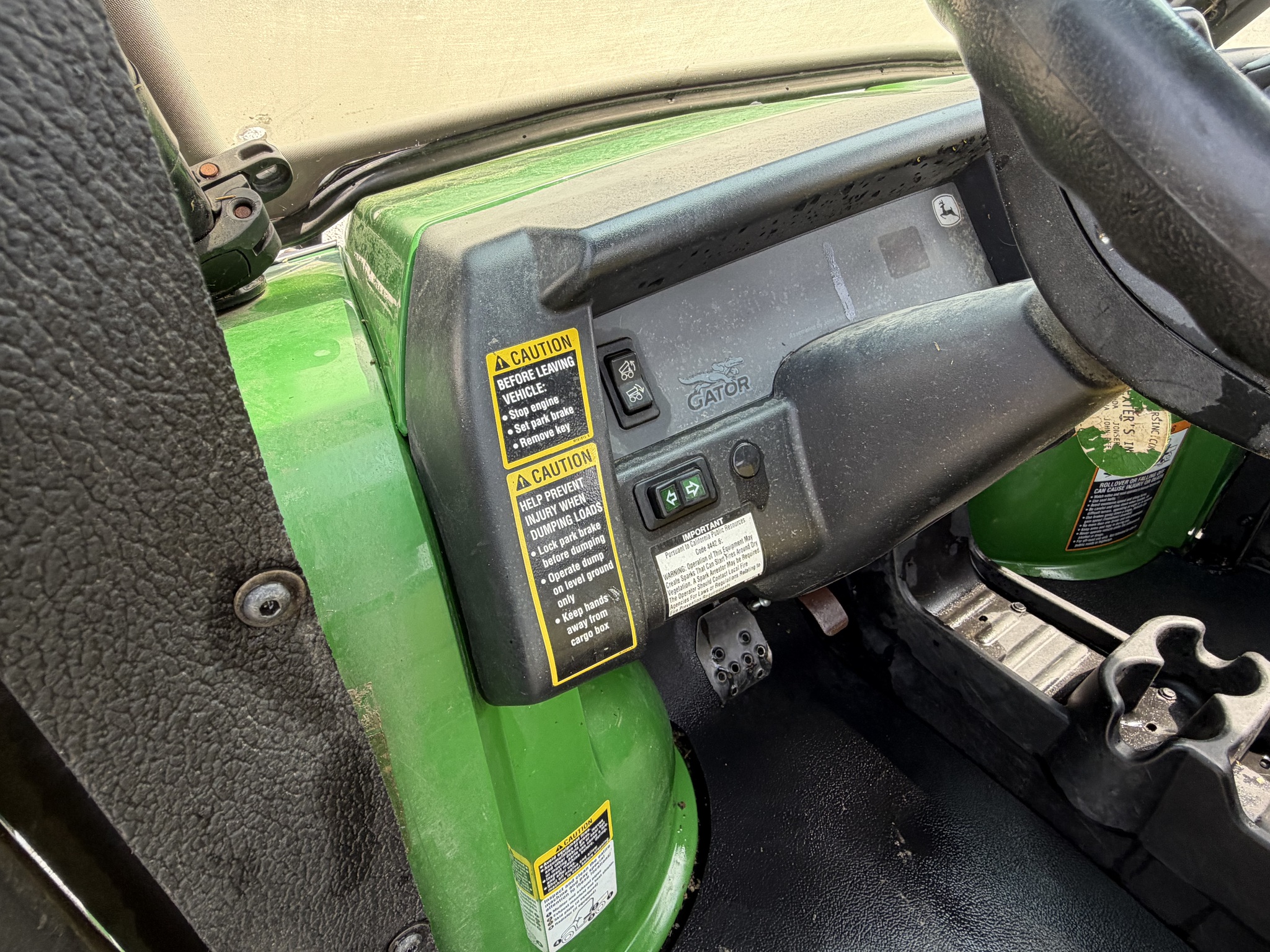 2013 John Deere XUV 825I GREEN Image 14