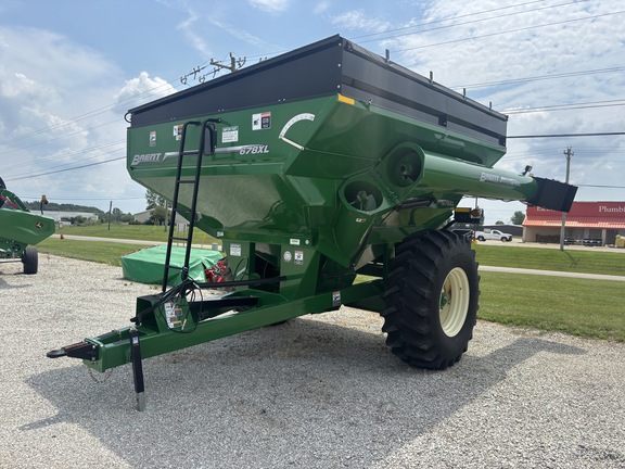 Used 2023 Brent 678XL Grain Carts at Koenig Equipment in Oxford, OH - Photo2