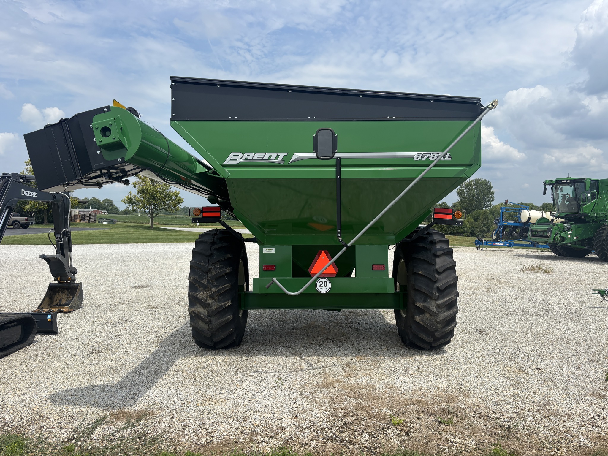 Used 2023 Brent 678XL Grain Carts at Koenig Equipment in Oxford, OH - PhotoXL4