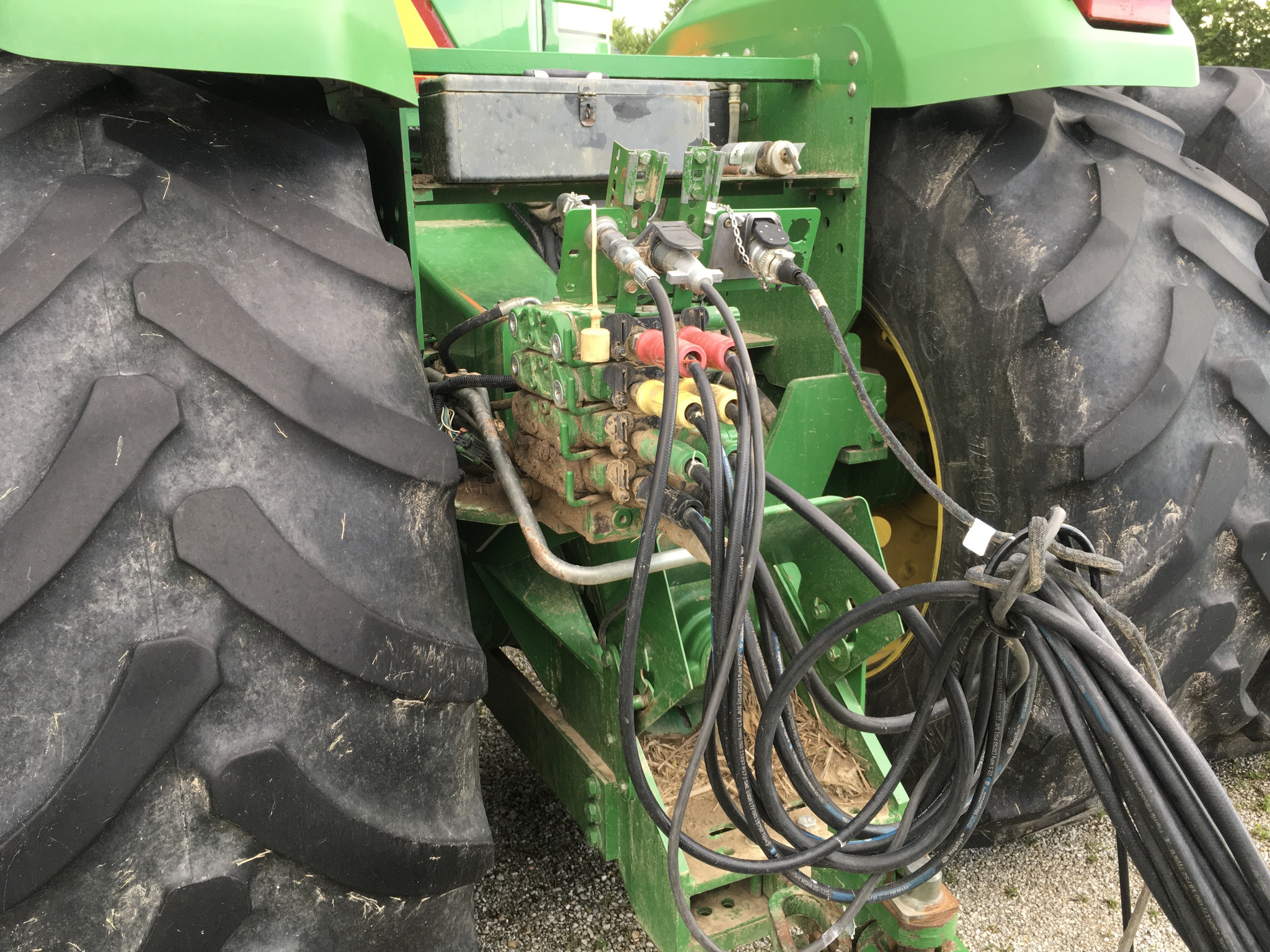 2004 John Deere 9220 Image 4