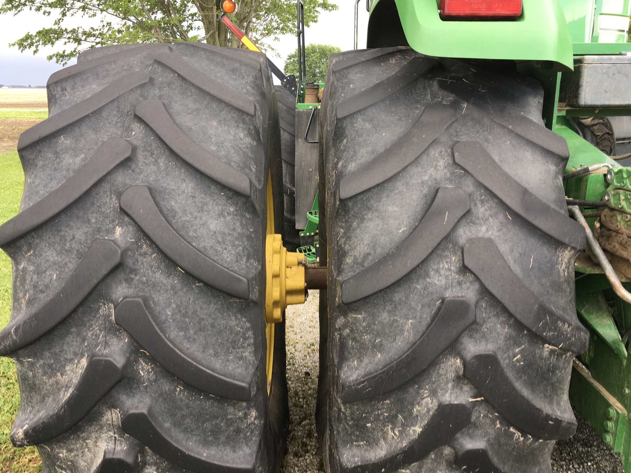 2004 John Deere 9220 Image 18