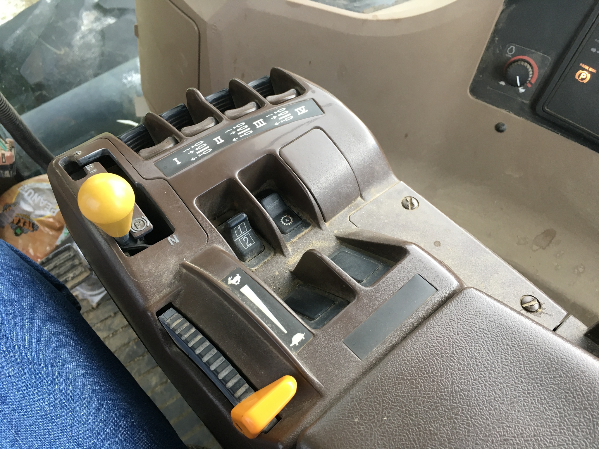 2004 John Deere 9220 Image 10