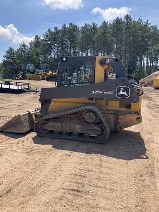 Photo of a 2020 John Deere 325G