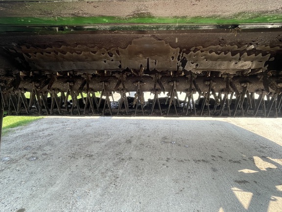 Used 2007 John Deere 946 Mower Conditioners at Horizon Ag & Turf in Warburg, AB - Photo9