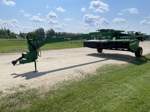  John Deere 946