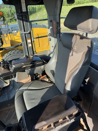 2021 John Deere 844L