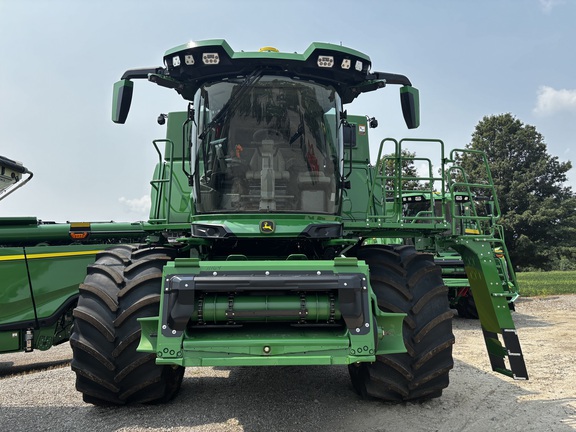 New In-Stock 2026 John Deere S7 800 Combines at Koenig Equipment in Anna, OH - Photo4