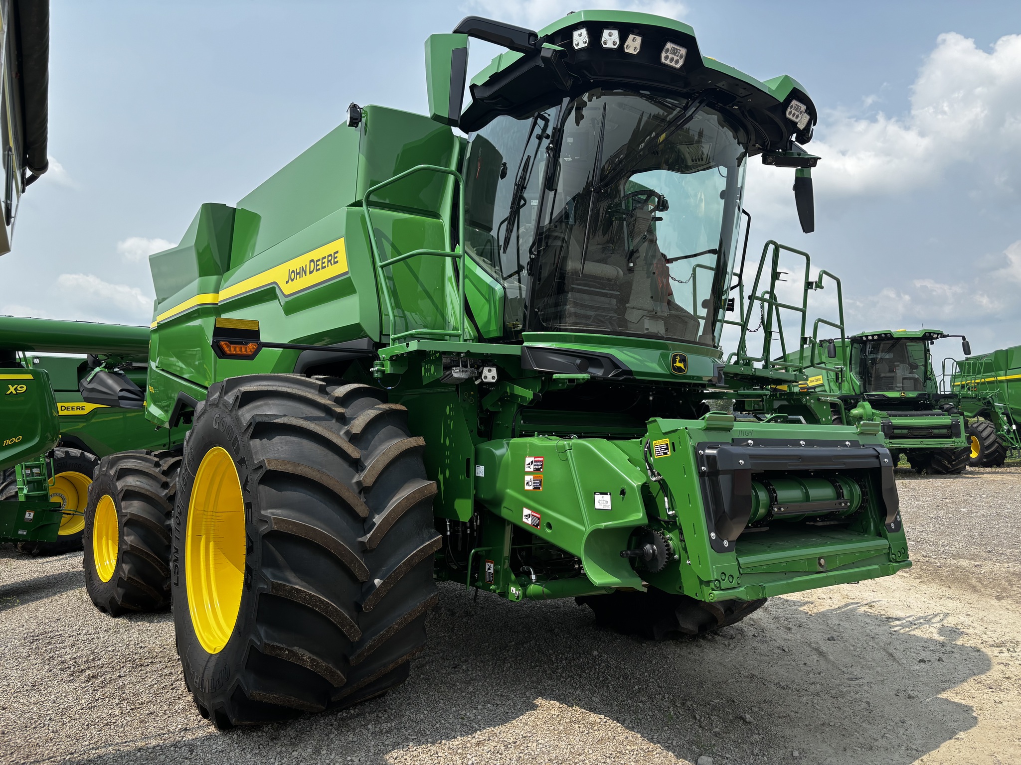 New In-Stock 2026 John Deere S7 800 Combines at Koenig Equipment in Anna, OH - PhotoXL5