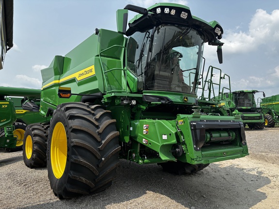 New In-Stock 2026 John Deere S7 800 Combines at Koenig Equipment in Anna, OH - Photo5