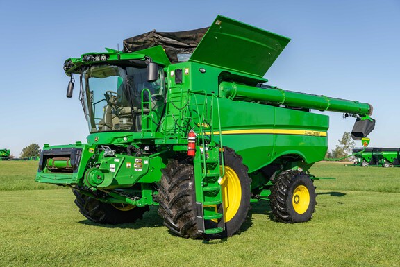 John Deere S760