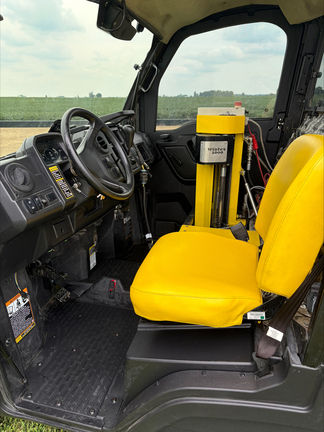 2019 John-Deere XUV835M HVAC Cab