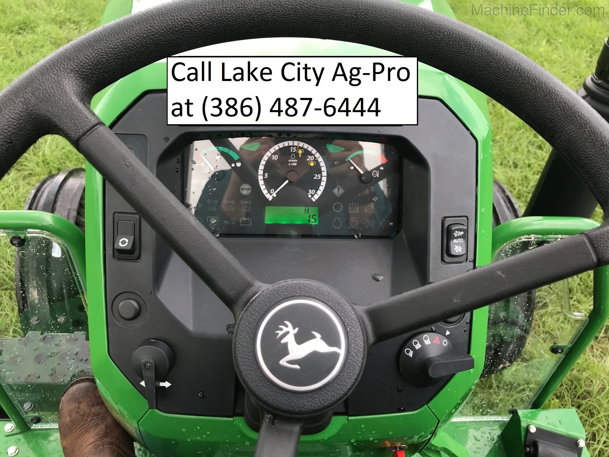 2019 John Deere 5045E Image 7