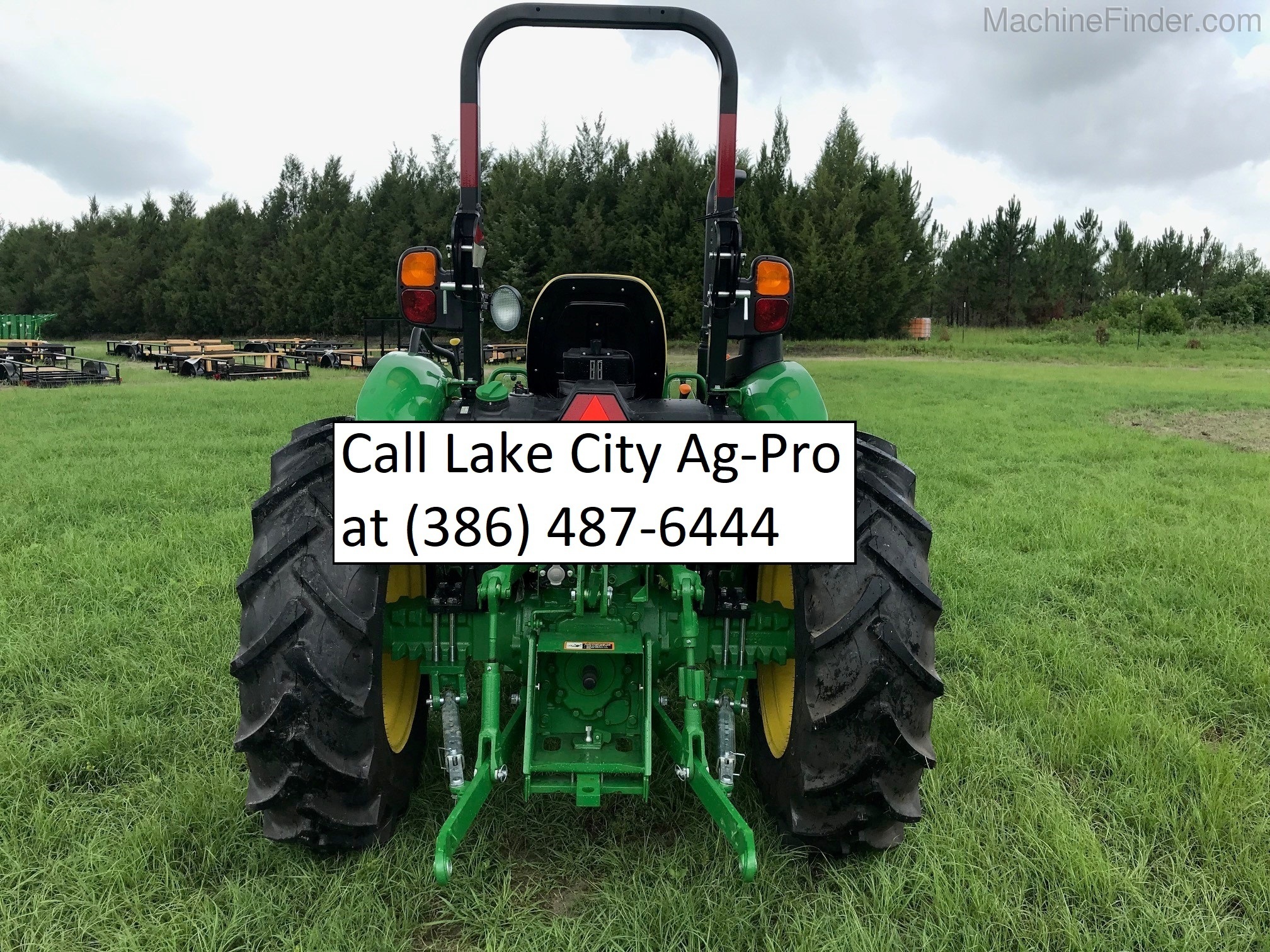 2019 John Deere 5045E Image 3