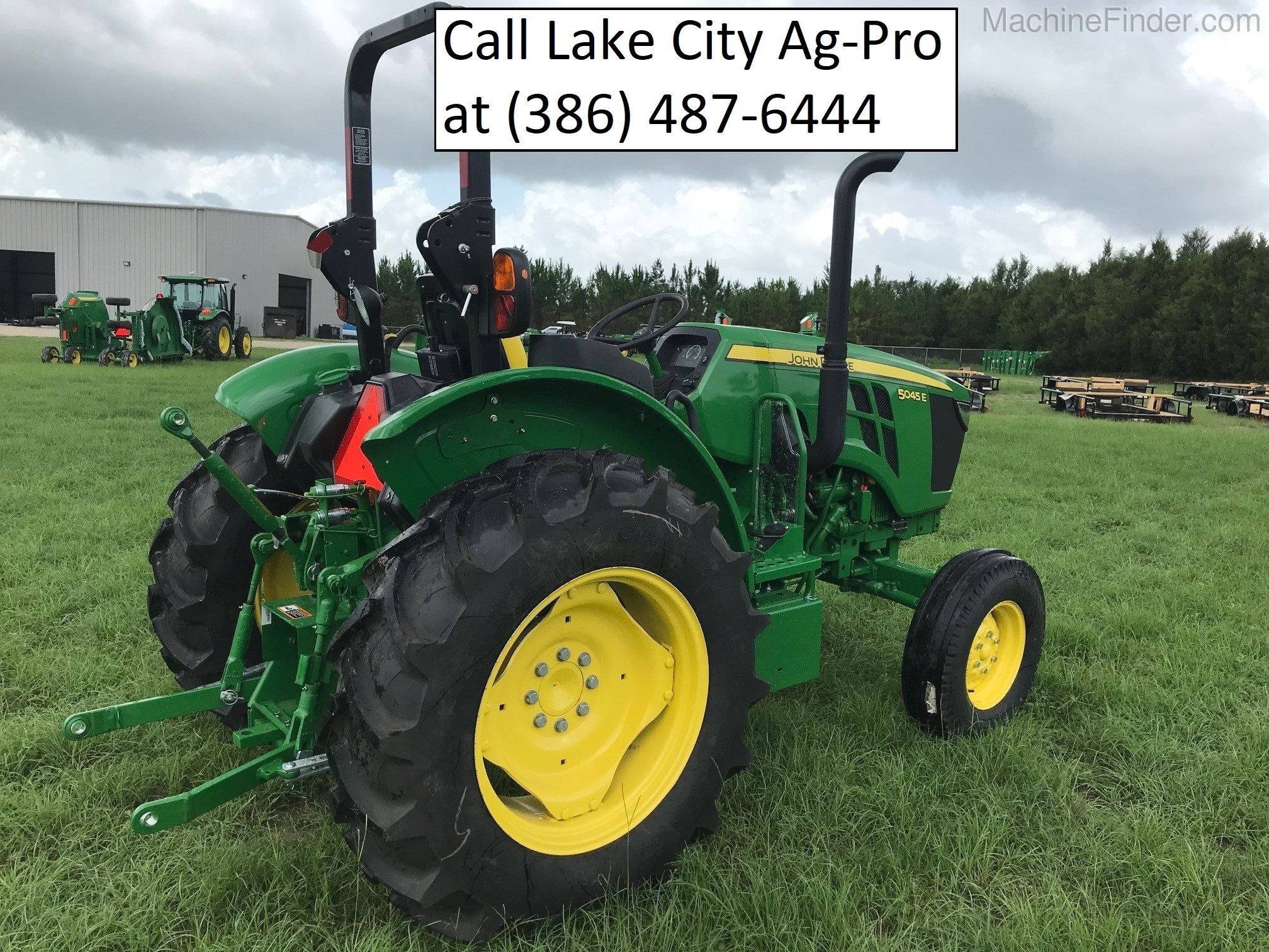 2019 John Deere 5045E Image 2