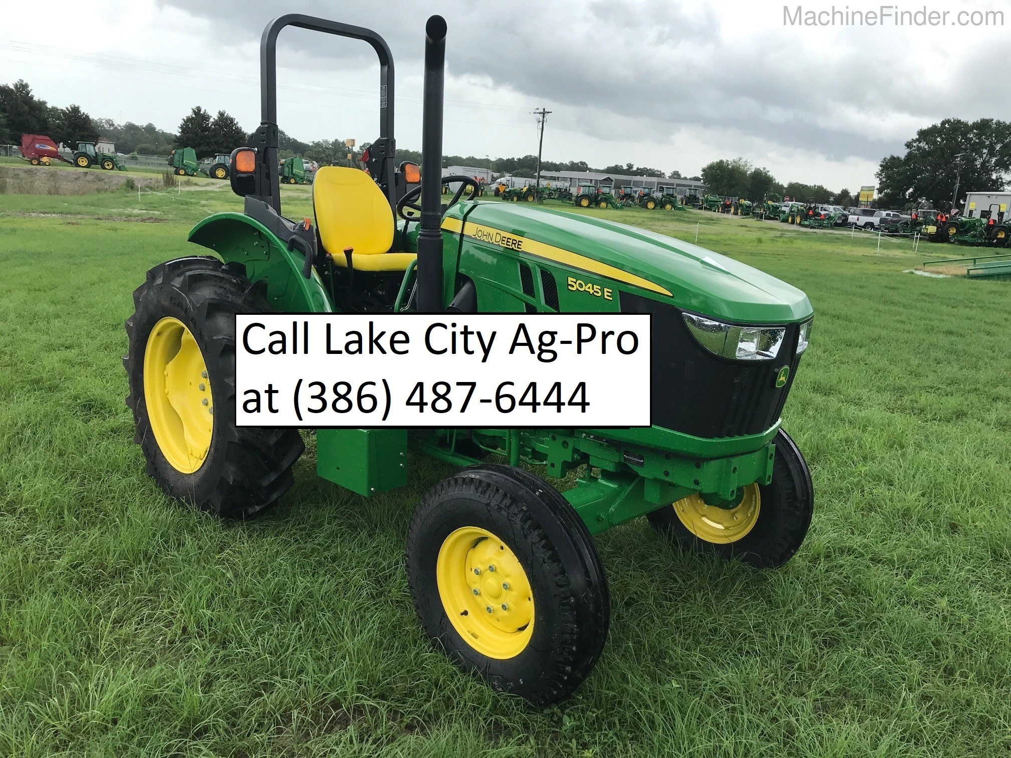 2019 John Deere 5045E Image 1