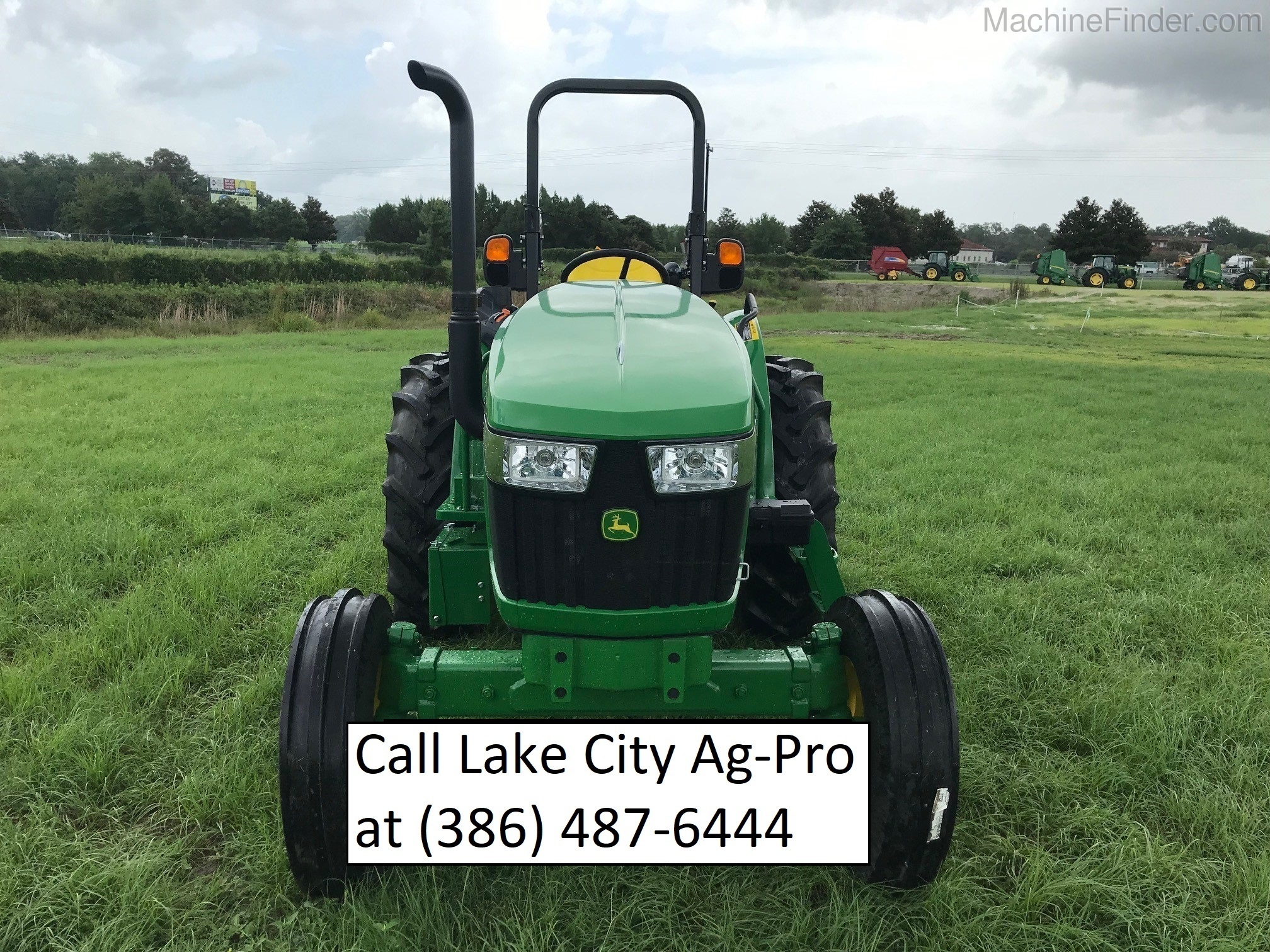 2019 John Deere 5045E Image 6