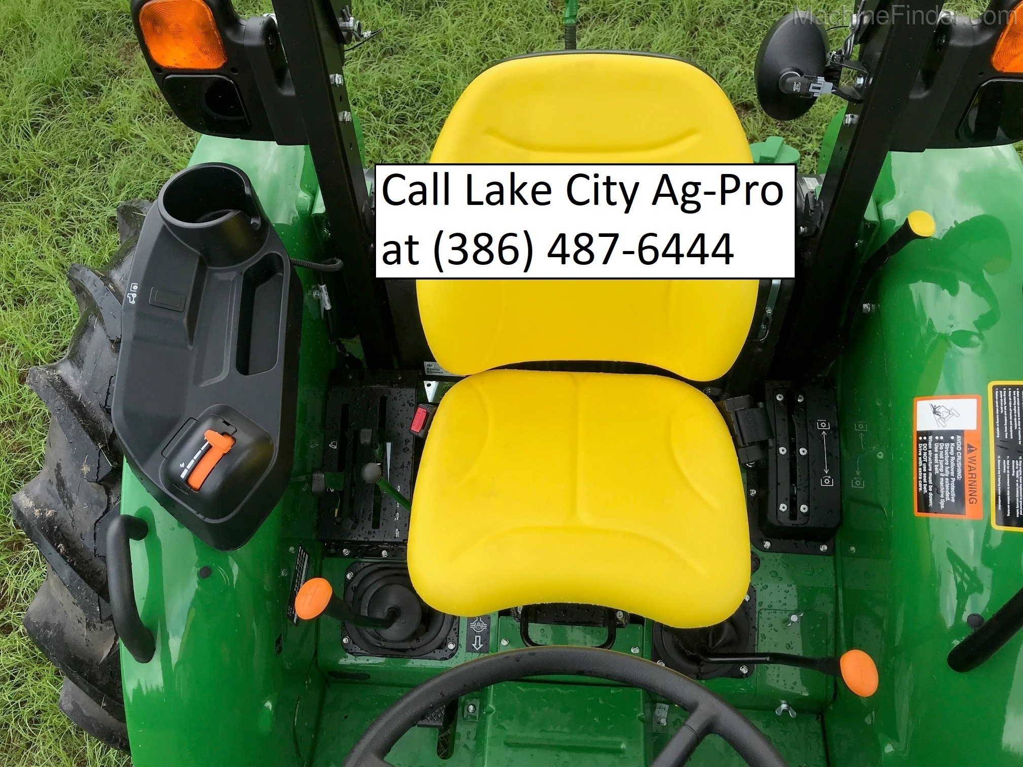 2019 John Deere 5045E Image 9
